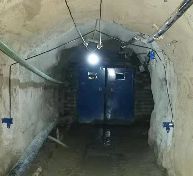 矿用风门